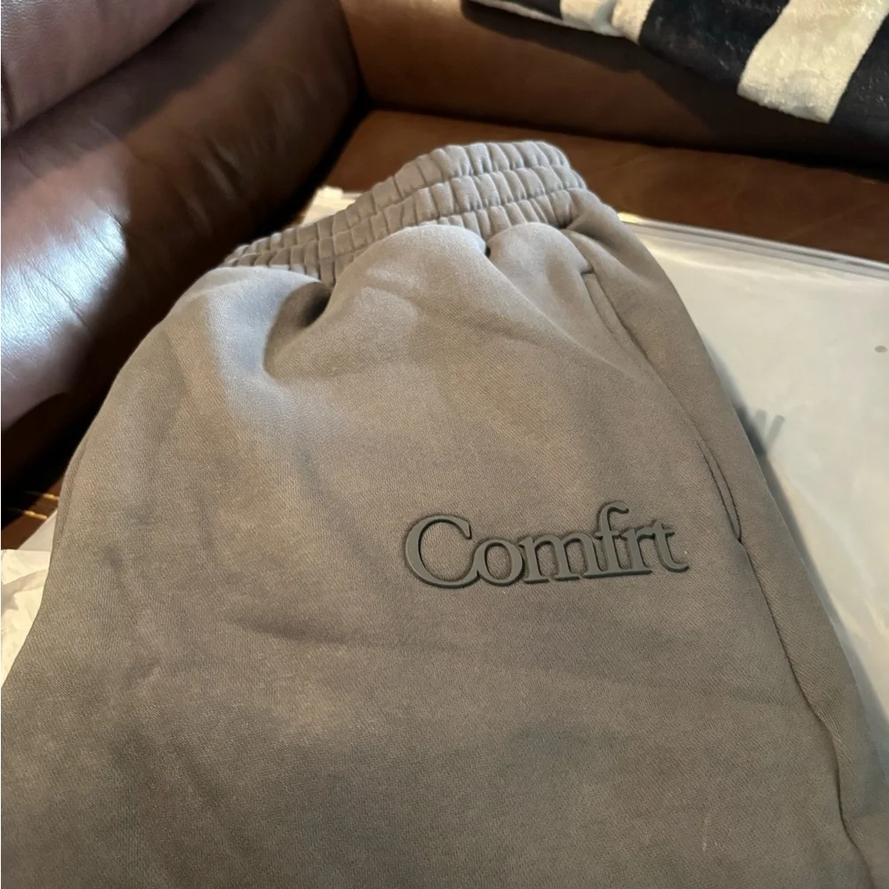 Men's gray Joggers, M pockets and gathered leg - Picture 1 of 4